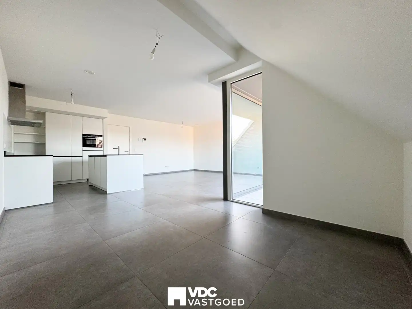 Ruim en modern duplex-appartement met 3 slaapkamers en twee parkeerplaatsen foto 4