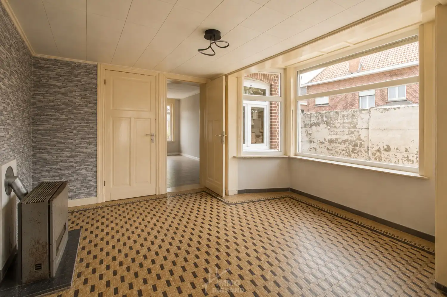 Halfopen woning met 4 slaapkamers, zijwaartse diepe oprit met garage en ruime tuin op 385 m² te Gullegem foto 12