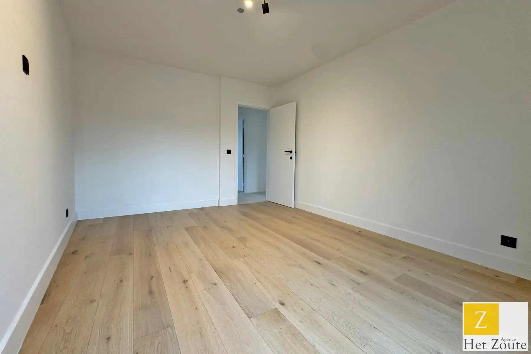 Vernieuwd hoekappartement in residentiële buurt te Knokke foto 7