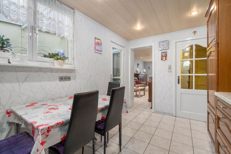 Ruime woning met 4 slaapkamers en tuin foto 6
