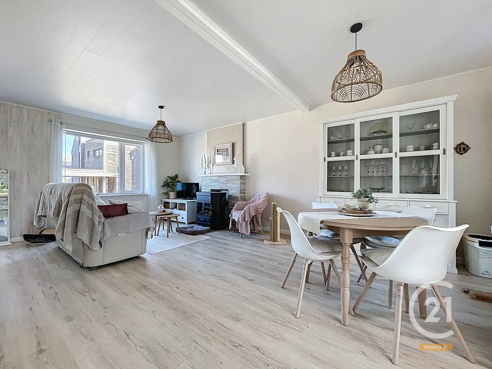 Knusse instapklare woning met ruime tuin en weide nabij E40 foto 7