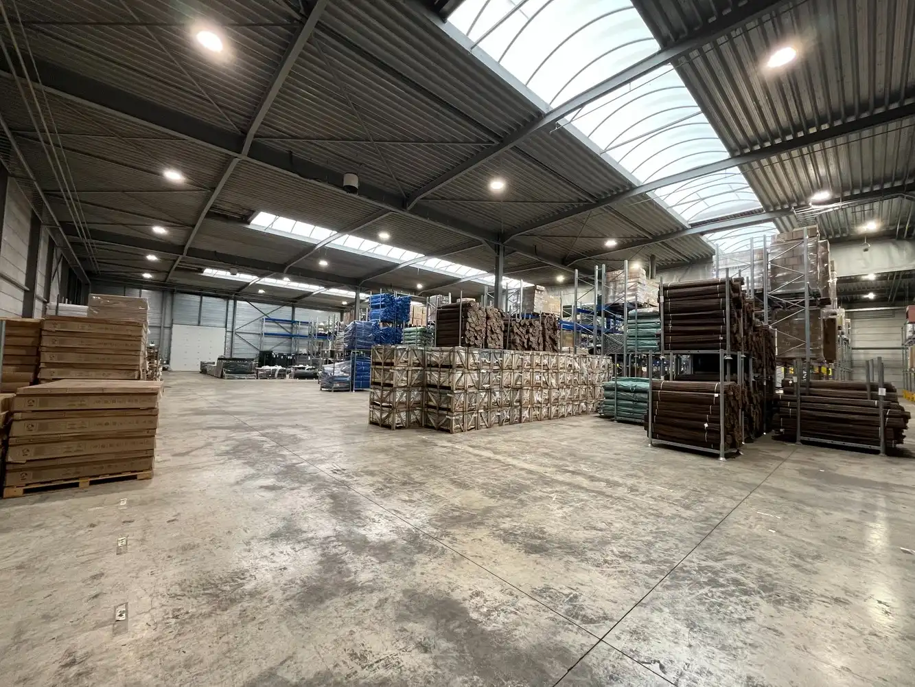 5.855m² opslag op 11.293m² terrein foto 11