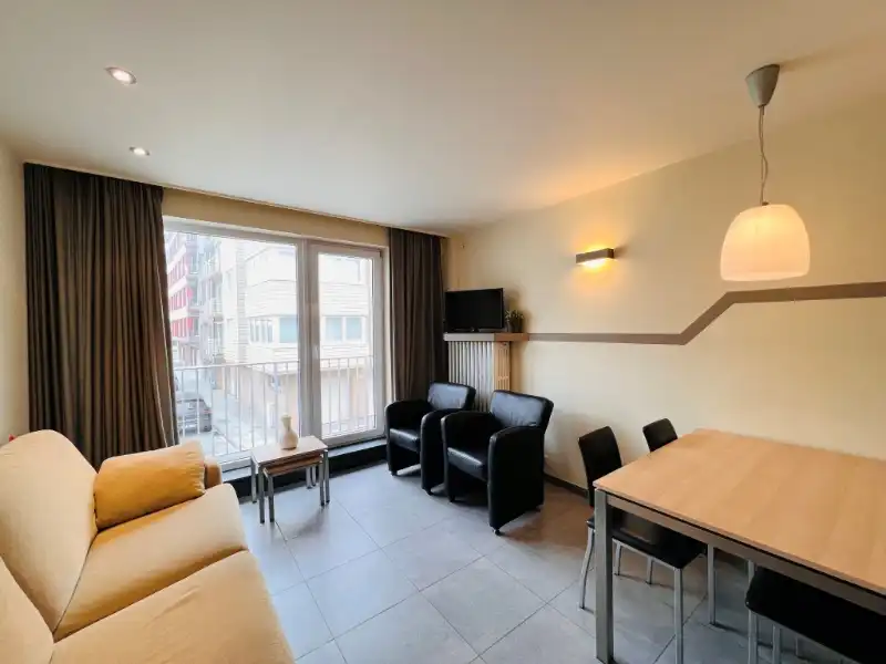 Instapklaar gemeubeld 2-slaapkamer appartement op topligging in Wenduine – vlak bij zee! foto 3