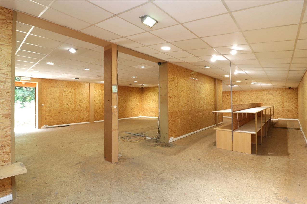 handelszaak met magazijn op zeer zichtbare locatie foto 24