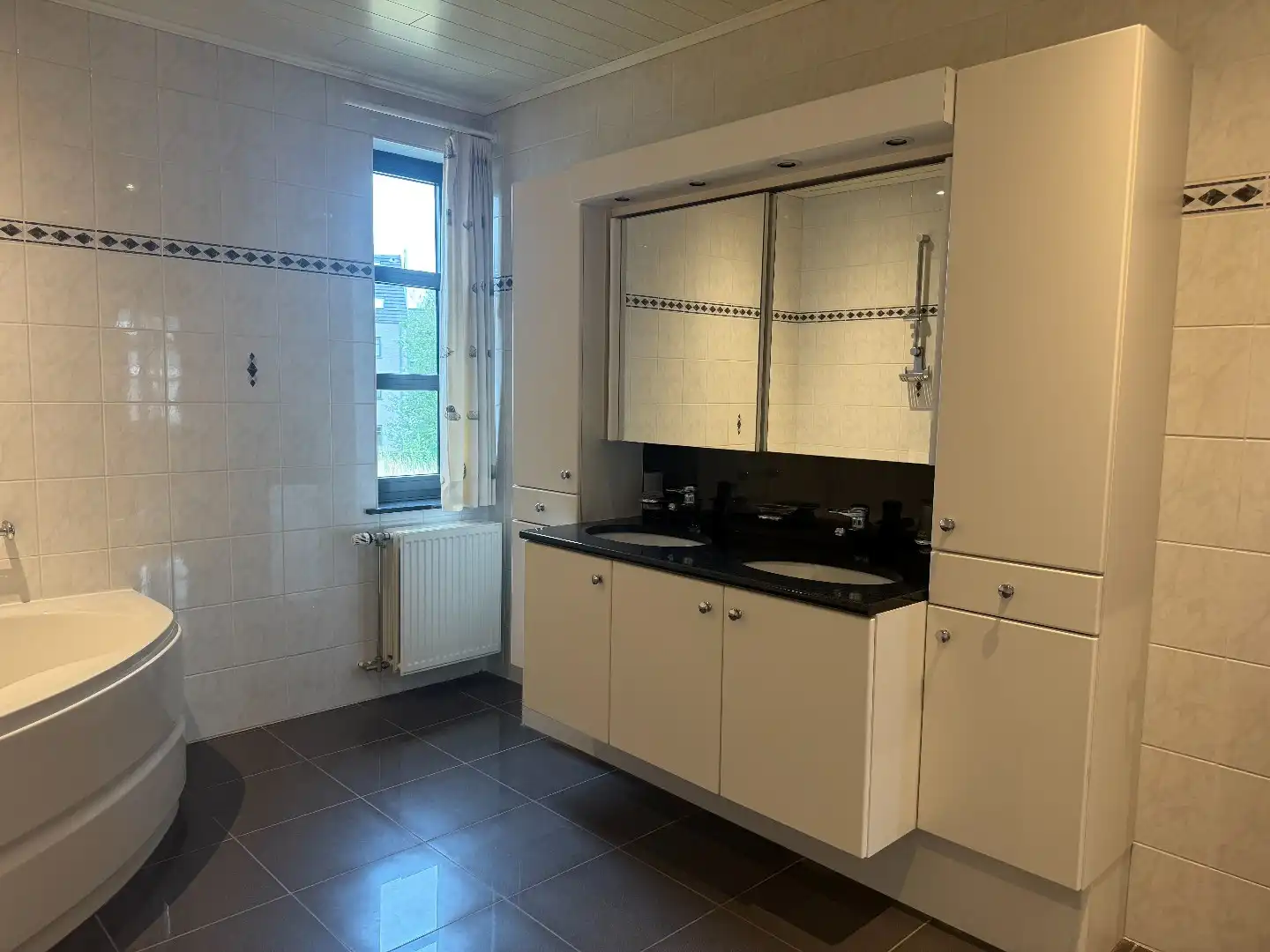 TE HUUR - Op zoek naar een ruim appartement in hartje Merchtem? Welkom Home! foto 17