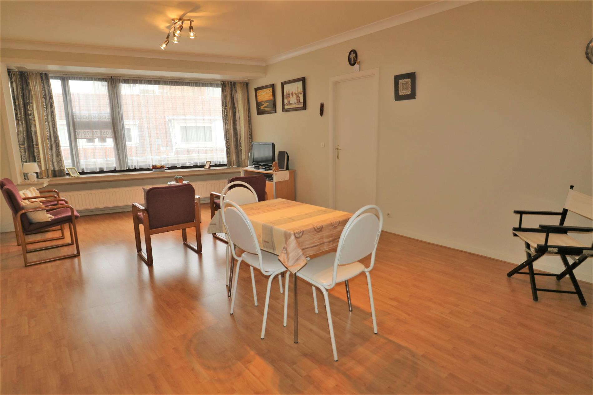Verzorgd 2 slaapkamer appartement in het centrum van Oostende! foto {{pictureIndex}}