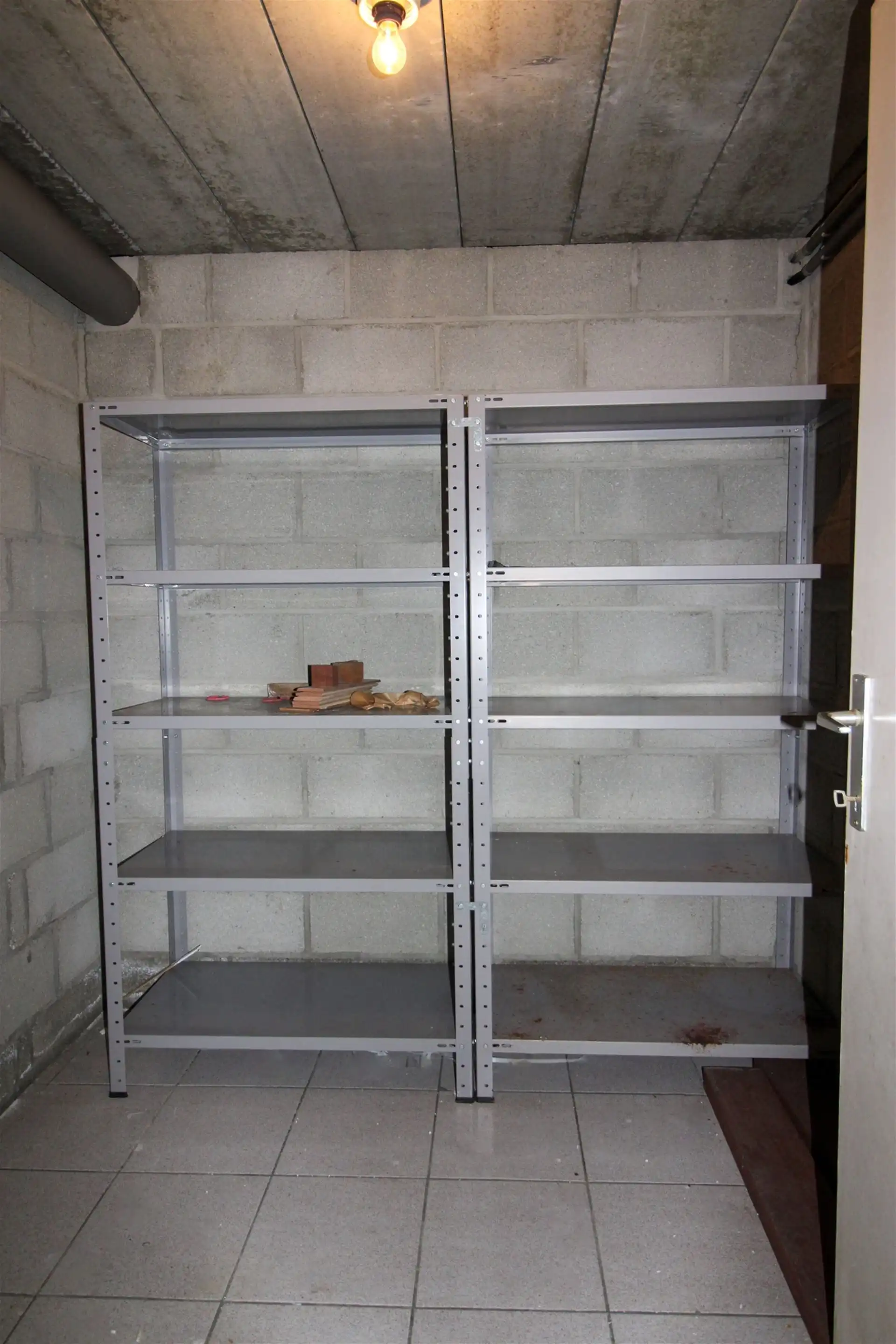 Gelijkvloers appartement met 2 slaapkamers, autostaanplaats en kelderberging in Maasmechelen! foto 15