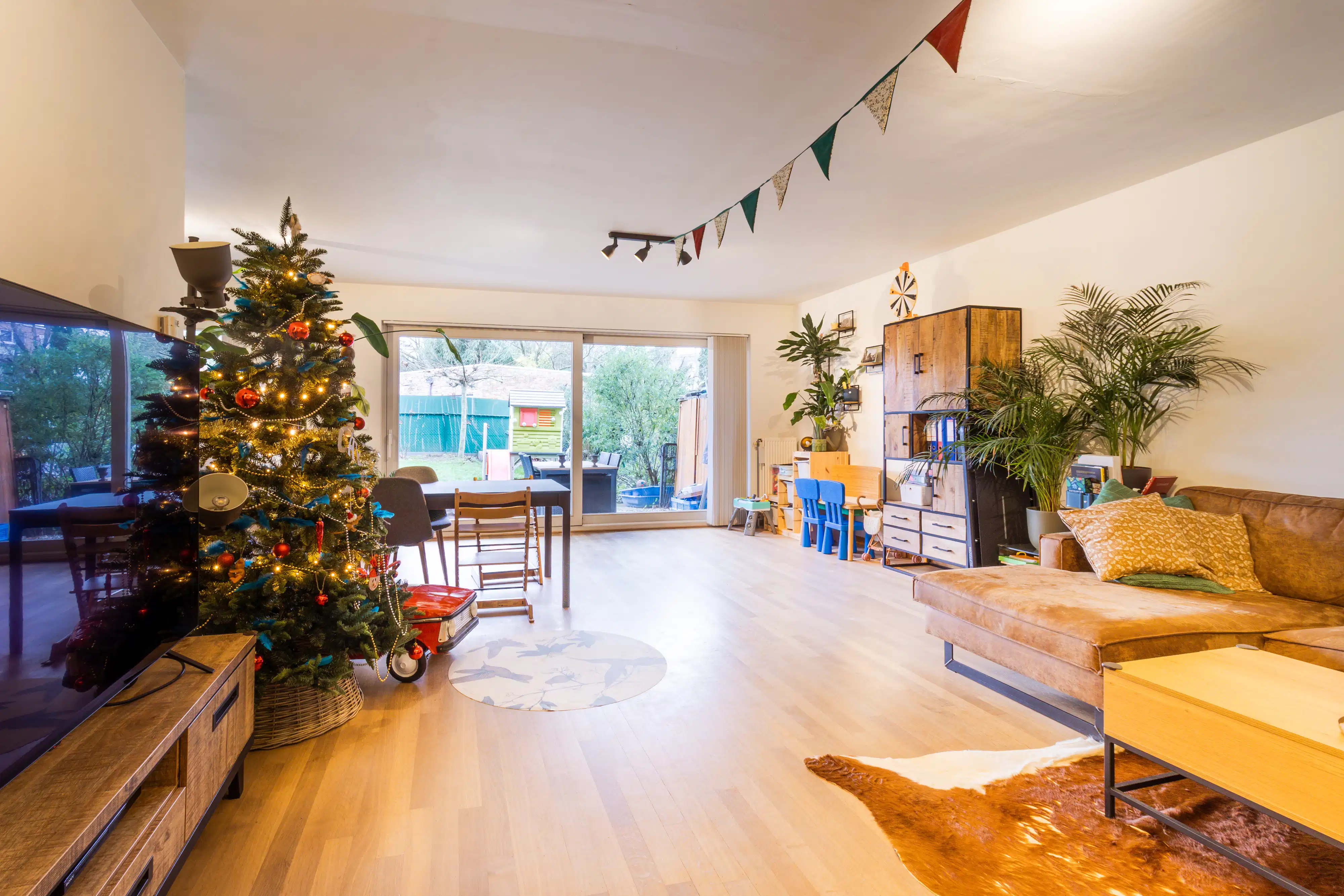 Gelijkvloers appartement met grote tuin en garage foto 3