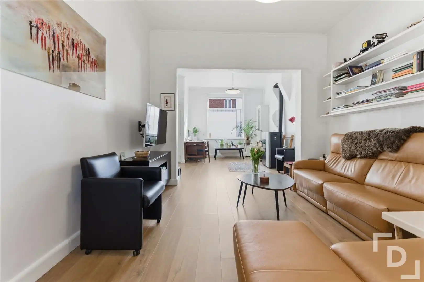 Ruime en energetische woning met uitweg en lostaande garage te koop in centrum Ieper. foto 5