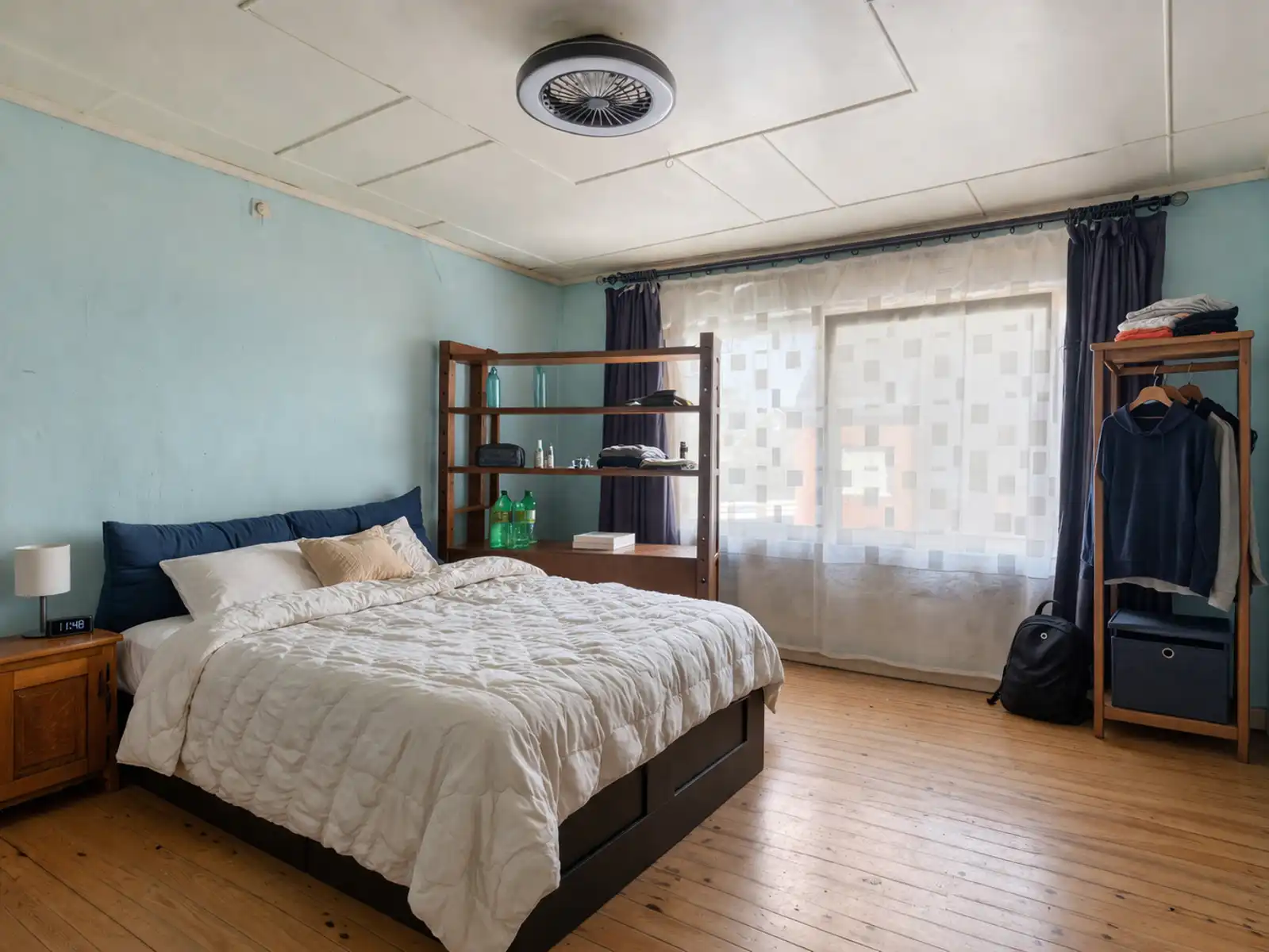 Woning met 4 slaapkamers, tuin en grote garage/magazijn  foto 5