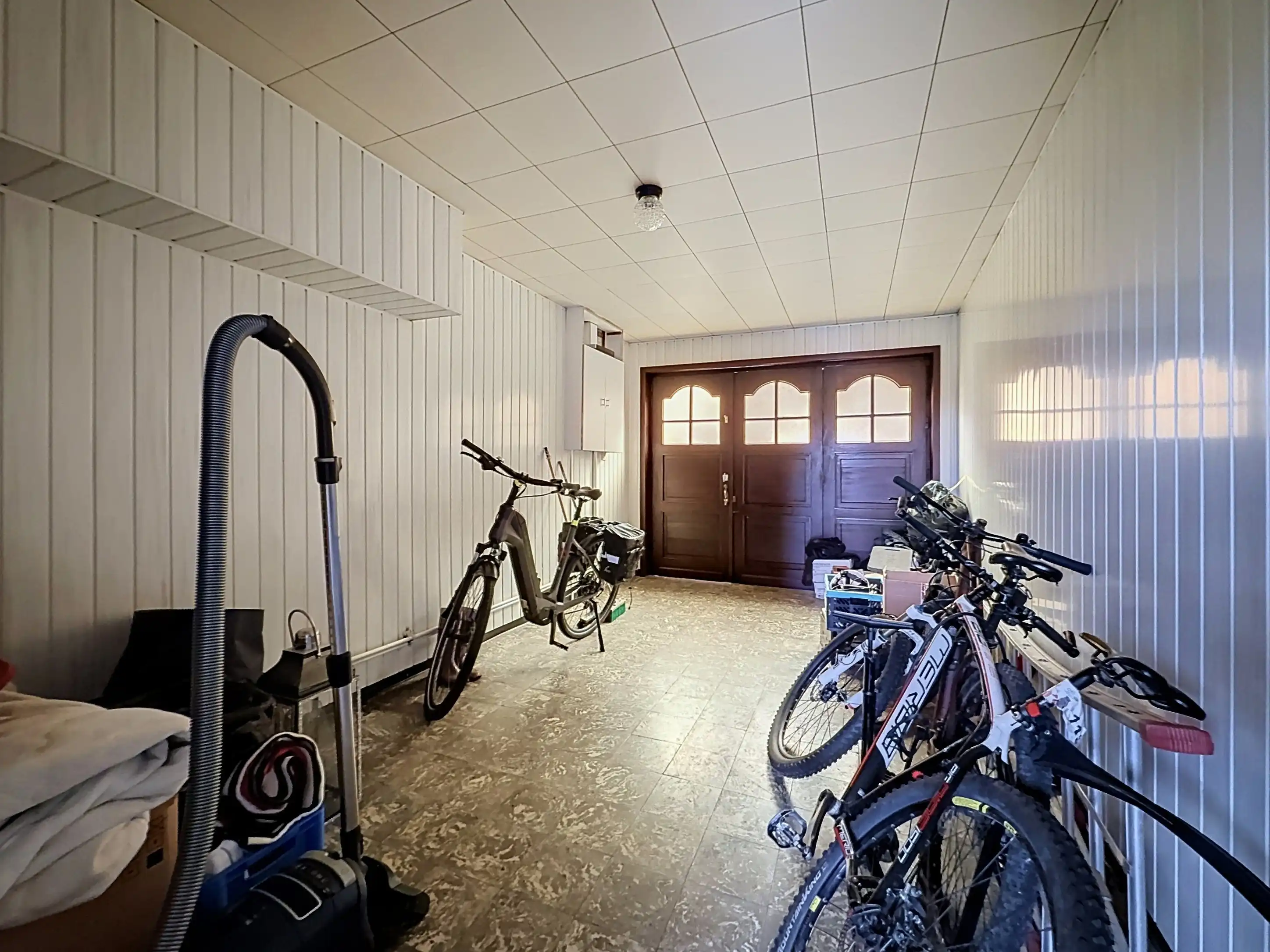 Goed gelegen woning met garage en uitweg. foto 13
