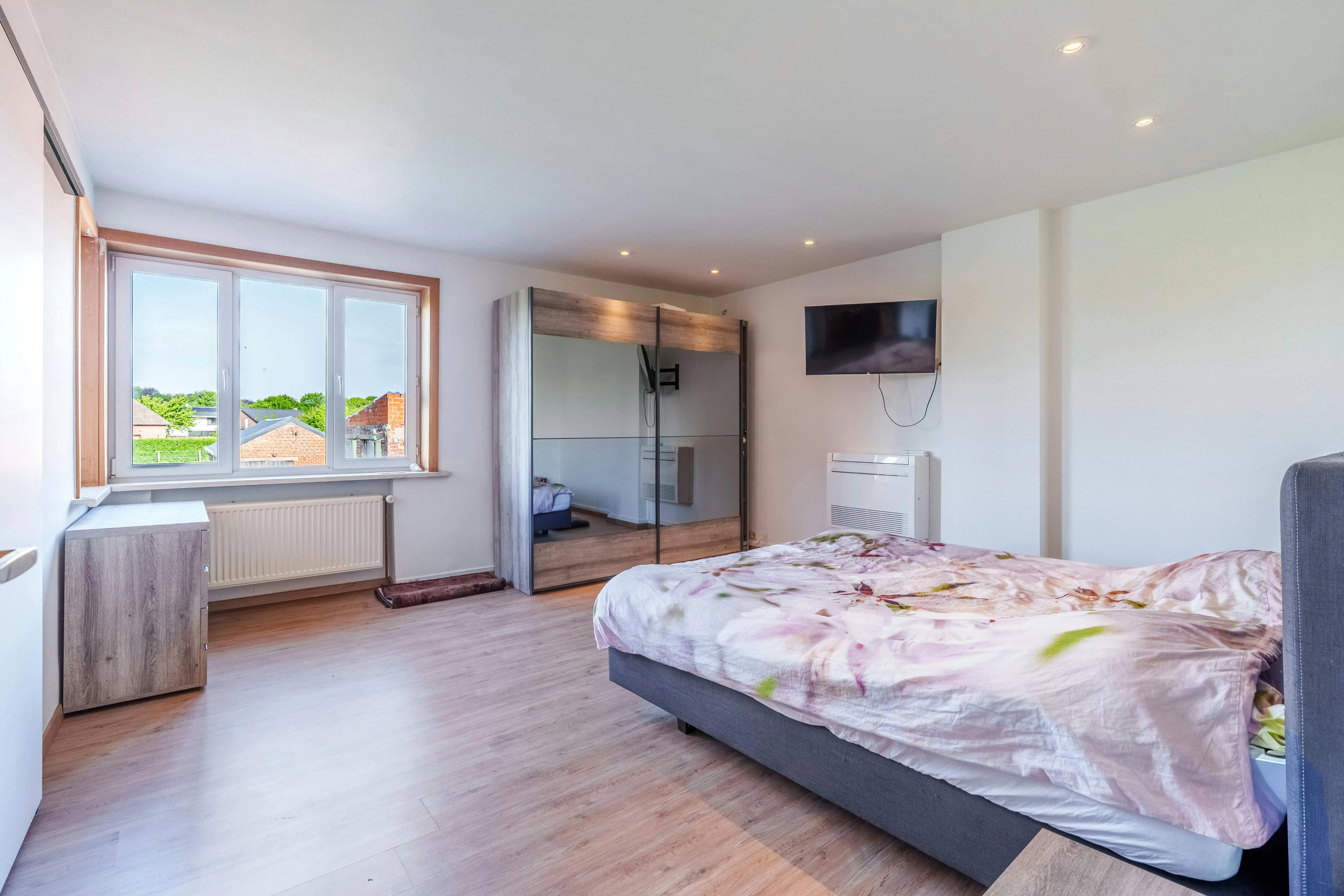 Zeer ruime woning te Roeselare  foto 9