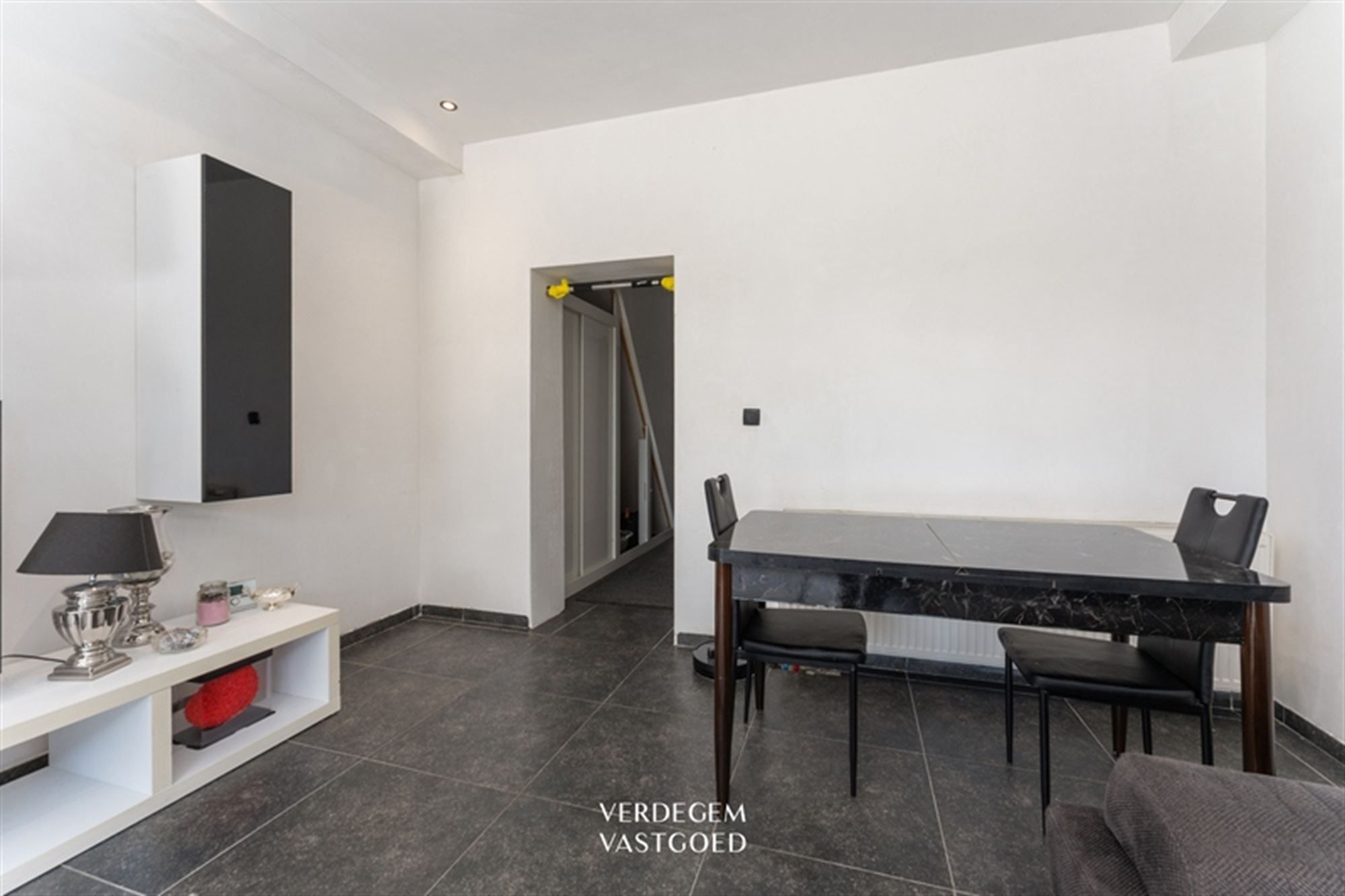 Zeer bereikbare gezinswoning met 4 slaapkamers en paadje naar zonnige tuin foto 6