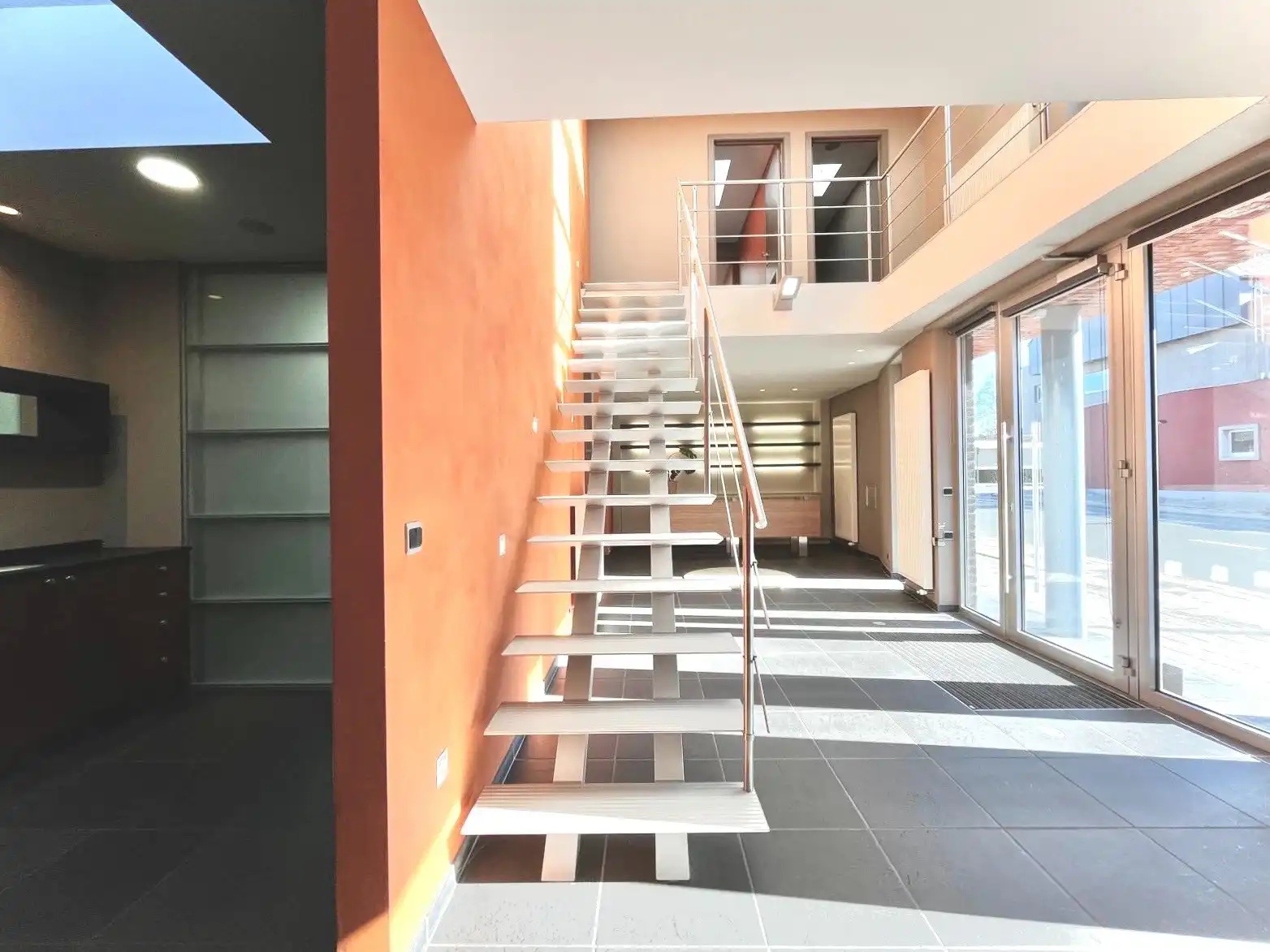 COMMERCIEEL GEBOUW - 214 M² BRUIKBARE RUIMTE foto 4