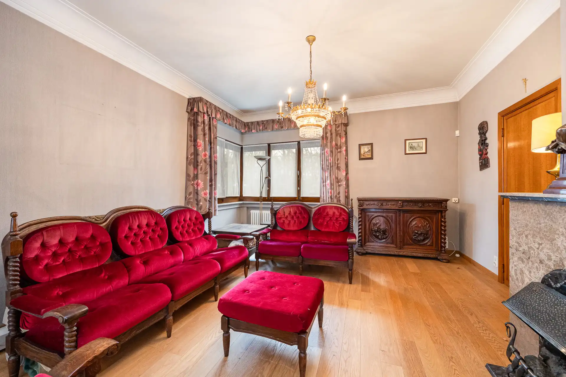 Ruime villa met garage en zwembad + bouwgrond + 2 magazijnen foto 34