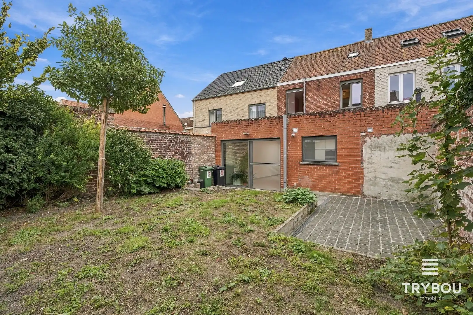 Ruime rijwoning in het centrum van Ieper! foto 21