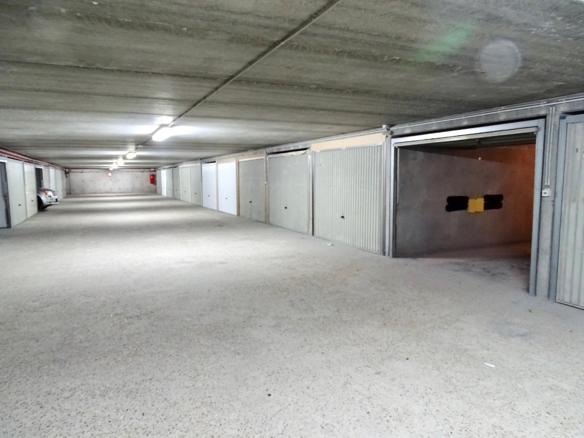 Gesloten garage - aan de Zeedijk foto 3