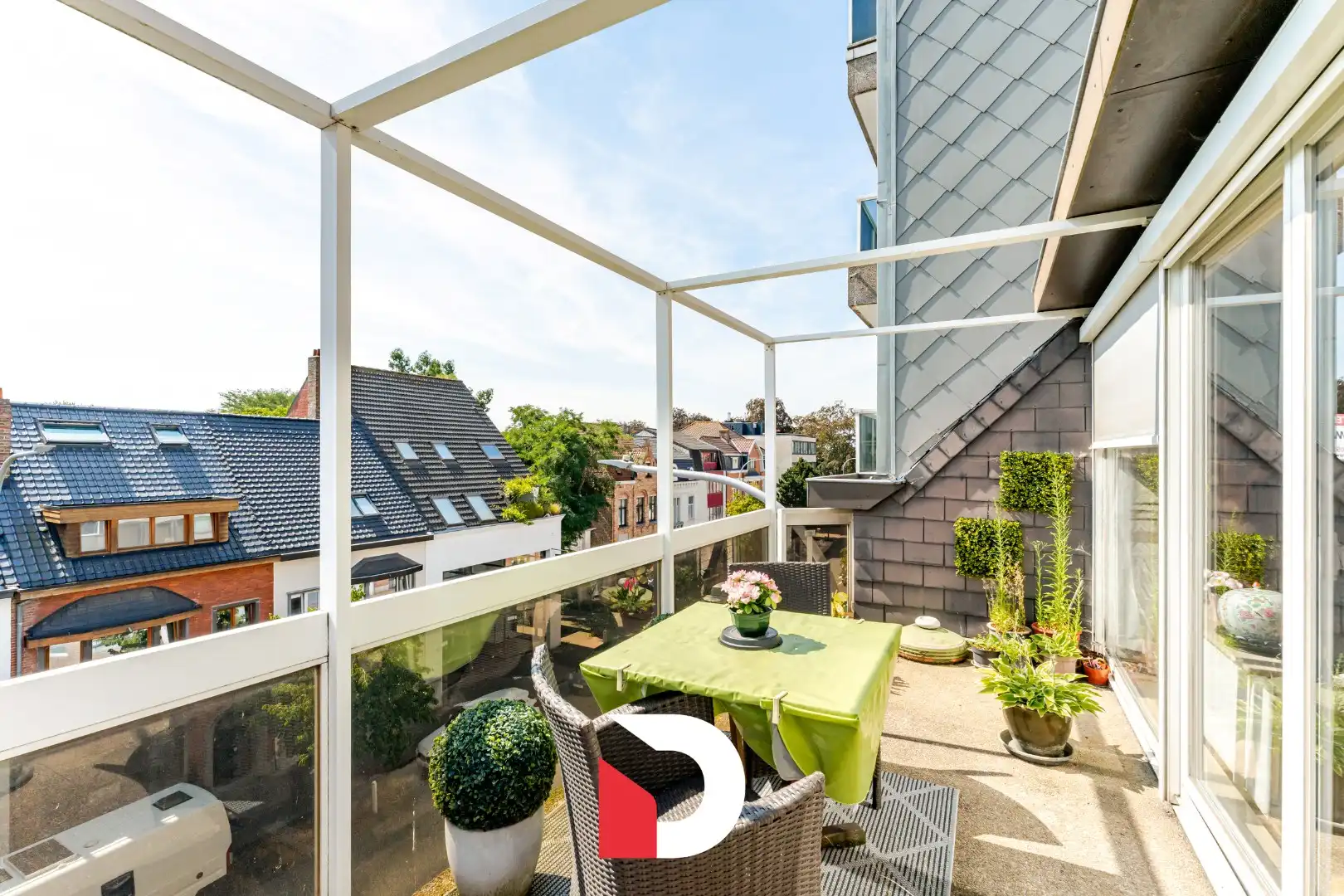 Ruim 3 slaapkamer appartement met terras nabij centrum Brugge foto 4
