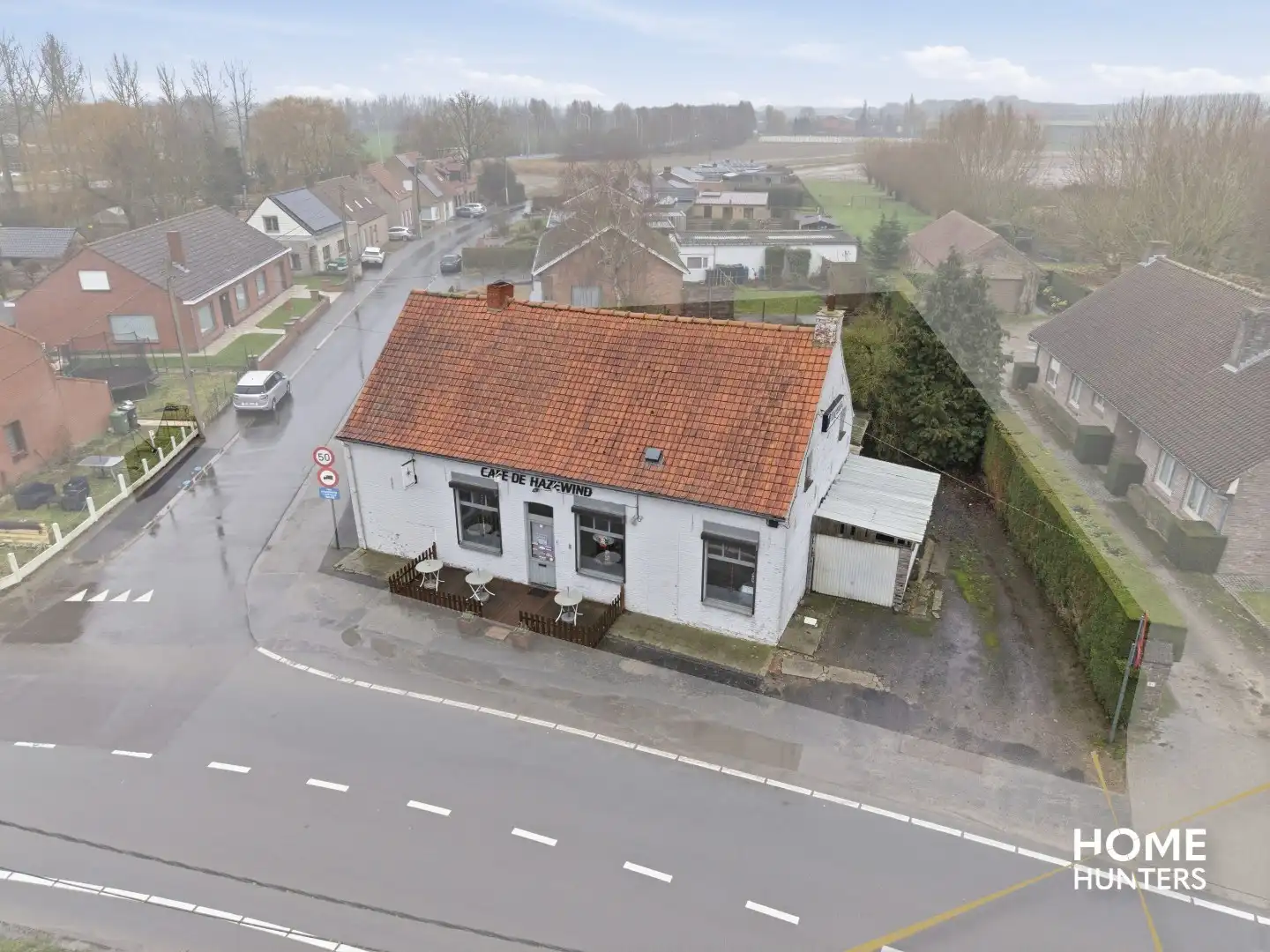 Te renoveren horecazaak met woonst op ruim perceel in Vlamertinge – Café De Hazewind foto 2