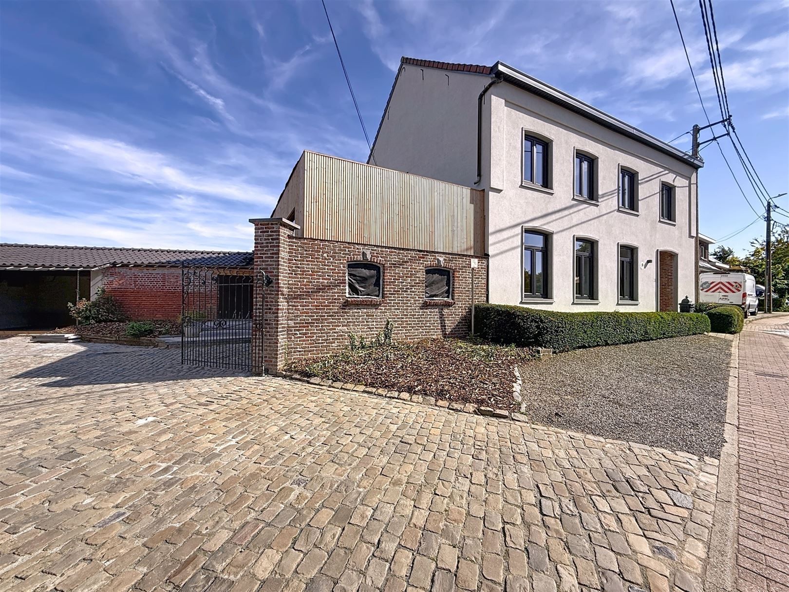 Energiezuinige, volledig gerenoveerde hoeve met bijgebouwen, 7a 83ca foto 4