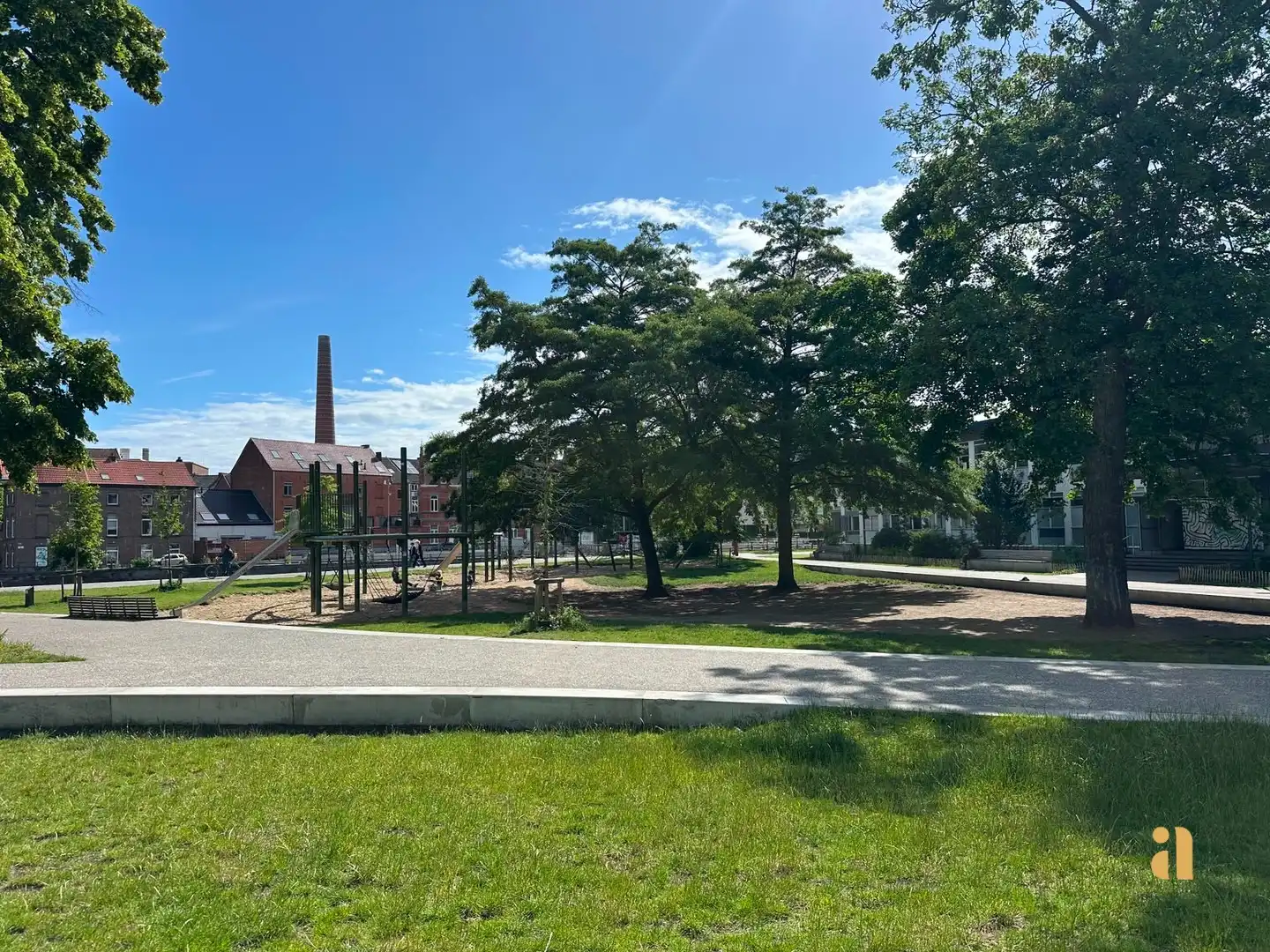 Vernieuwde gemeubelde studio foto 16