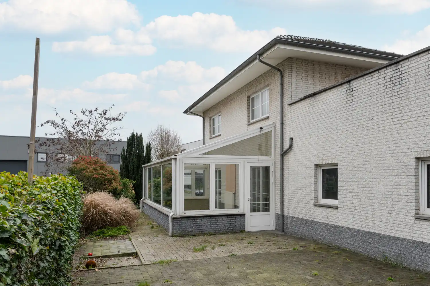 BEDRIJFSPAND MET CONCIERGEWONING foto 125