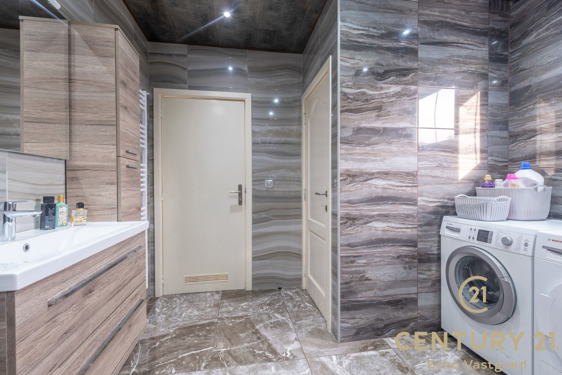 Recent gerenoveerde ruime woning met prachtige tuinlounge foto 13