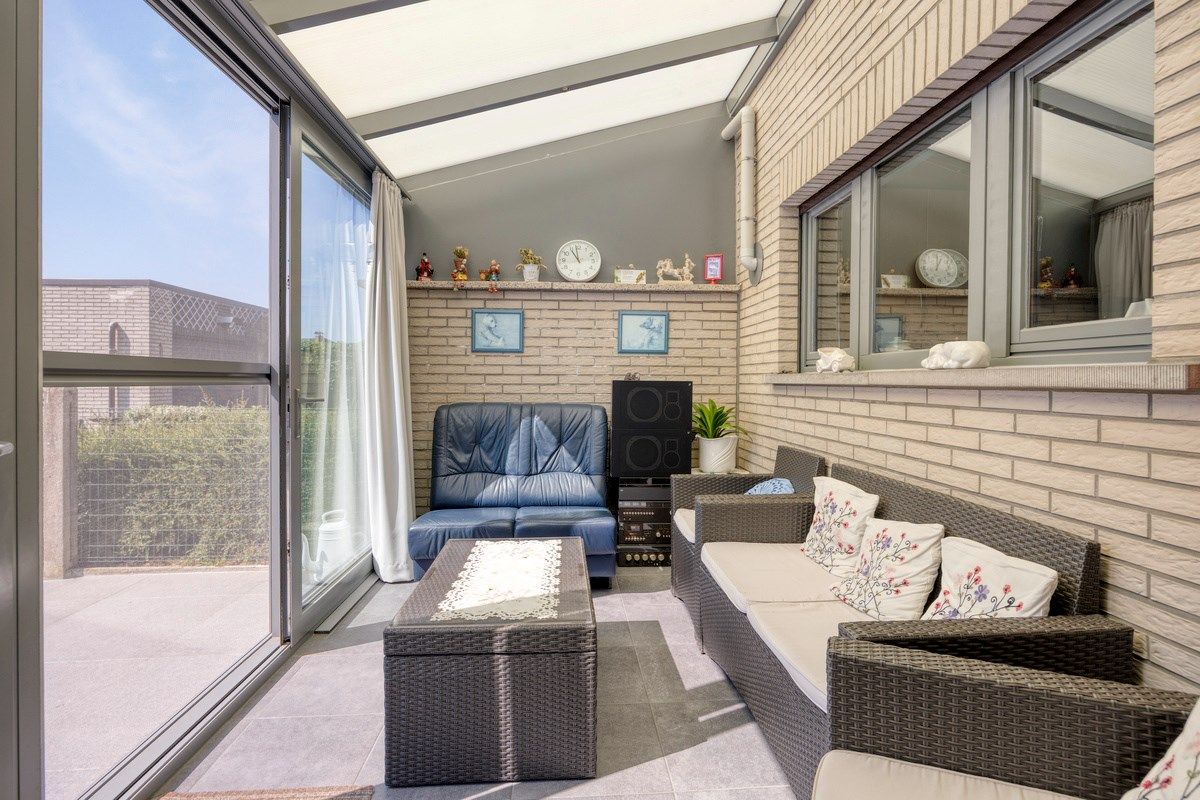 Halfopen bebouwing met 4 slaapkamers en grote tuin. foto 18