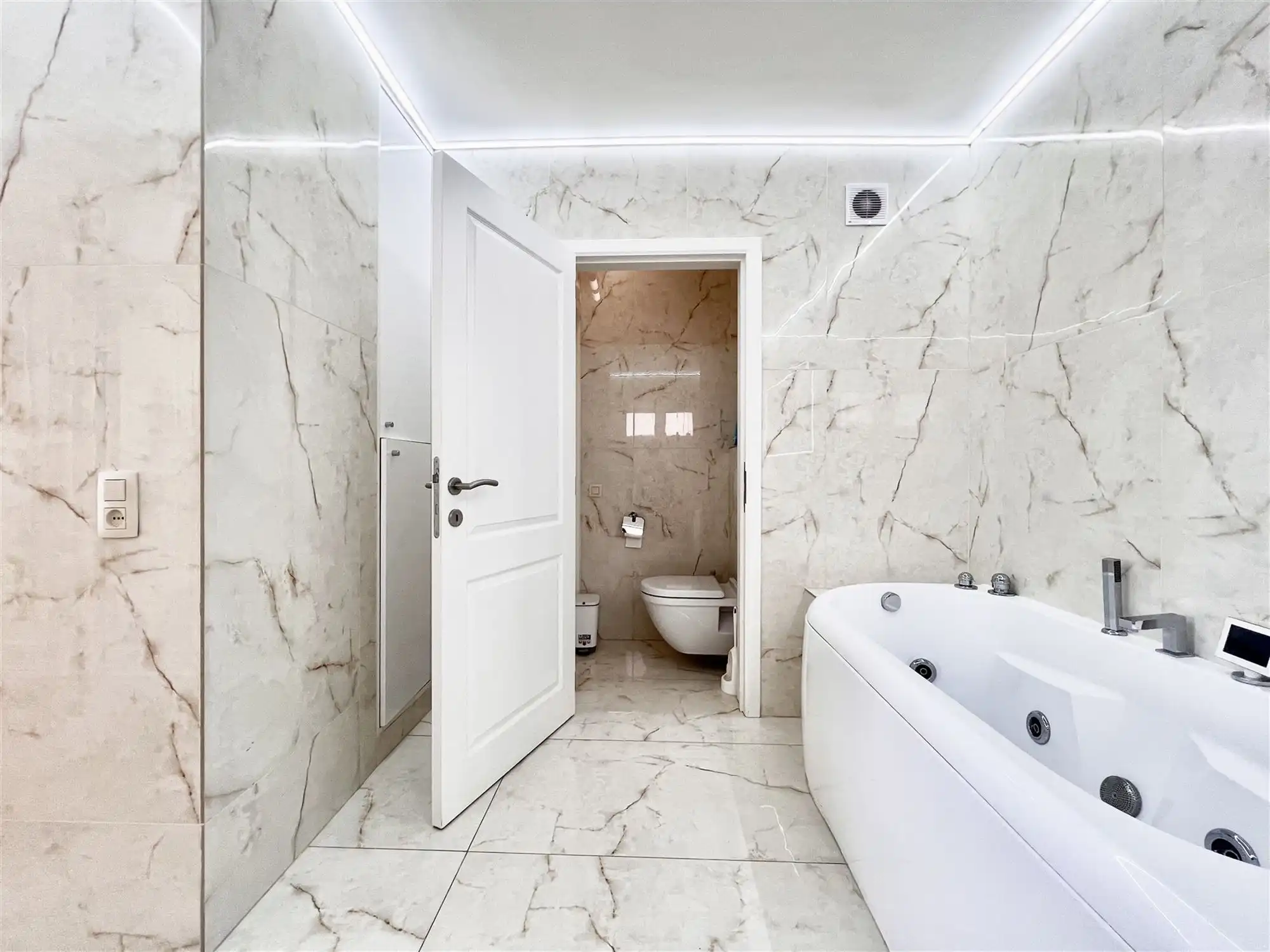 Exclusief en luxueus appartement in een prestigieus residentieel gebouw foto 20