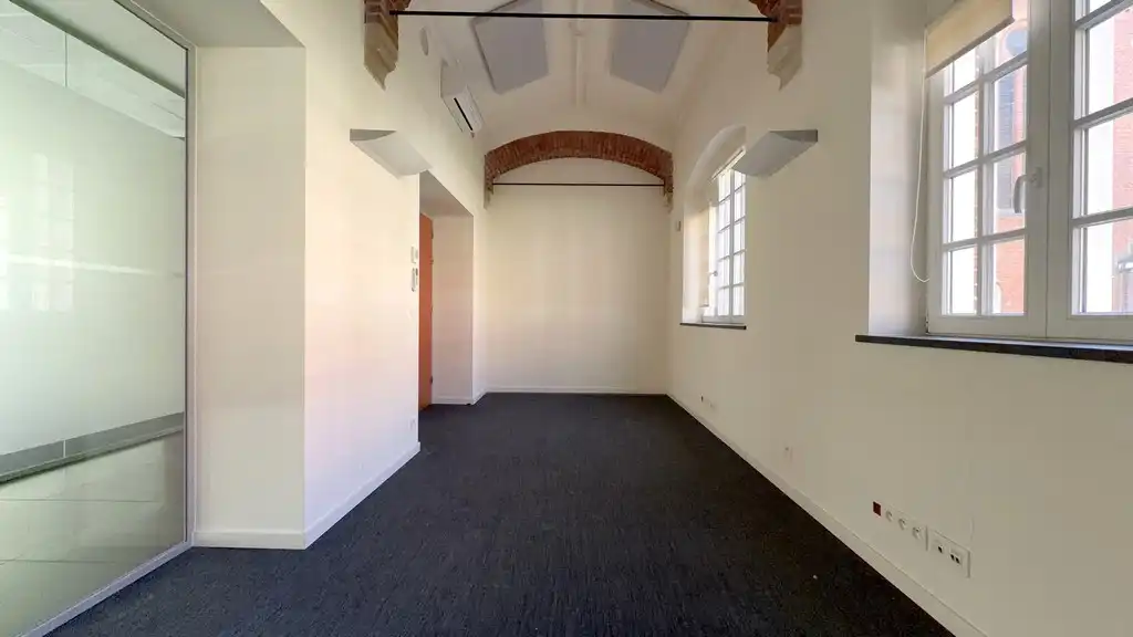 Uniek gelijkvloers kantoor te huur in Capucienenklooster te Aalst foto 7
