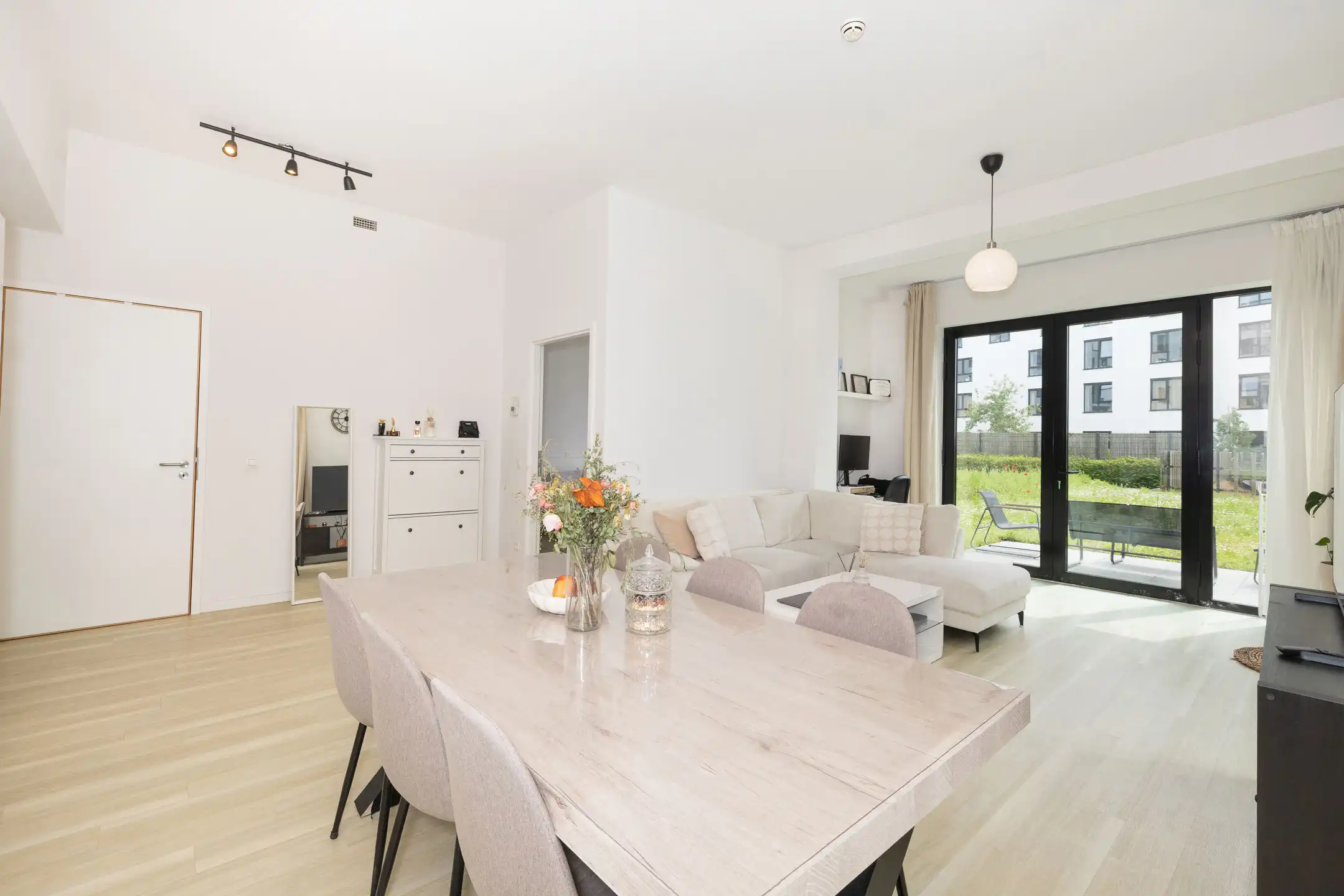 RECENT GEBOUWD APPARTEMENT AAN HET KANAAL, 1 SLPK + TERRAS foto {{pictureIndex}}