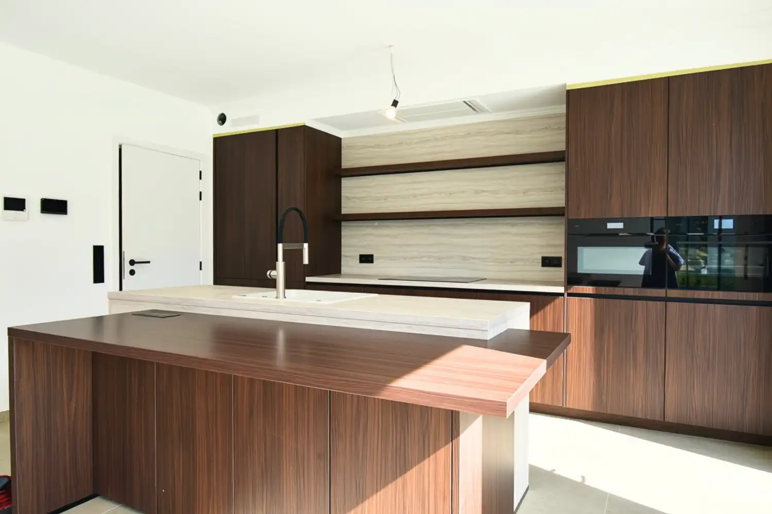 Ruime nieuwbouwwoning met 4 slaapkamers, garage en tuin nabij het centrum van Sint-Pieters-Leeuw foto 4