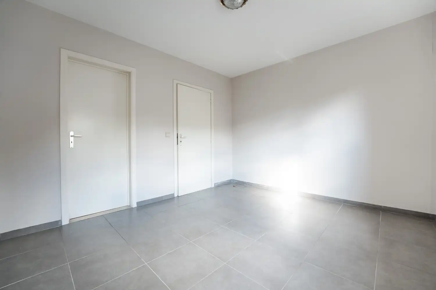 1 SLK APPARTEMENT OP EEN TOPLACTIE IN HET CENTRUM VAN NEERPELT IN EEN KLEINE BLOK MET LIFT EN EEN AFSLUITBARE GARAGE! foto 13