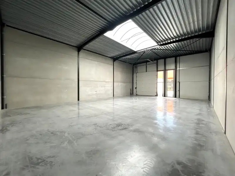 Recent magazijn 223 m² met 2 parkings foto 2