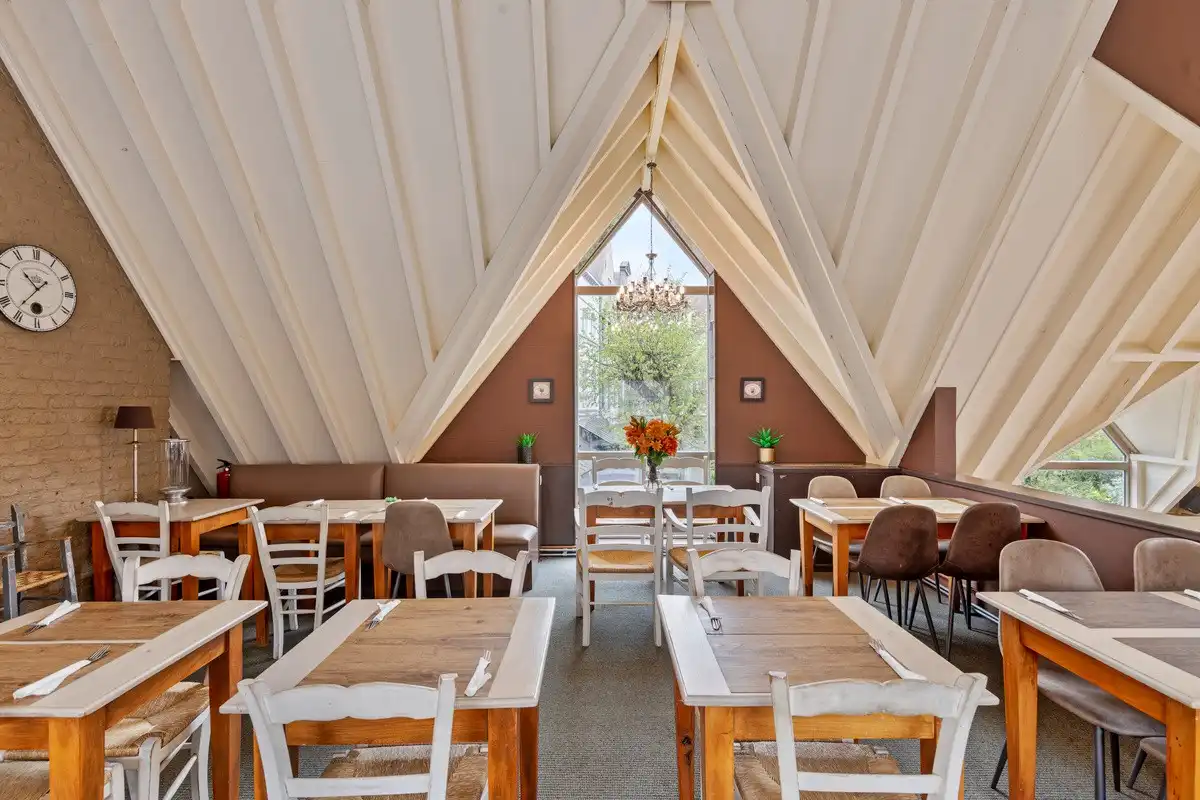 Horecazaak met groot terras in centrum Brugge foto 5