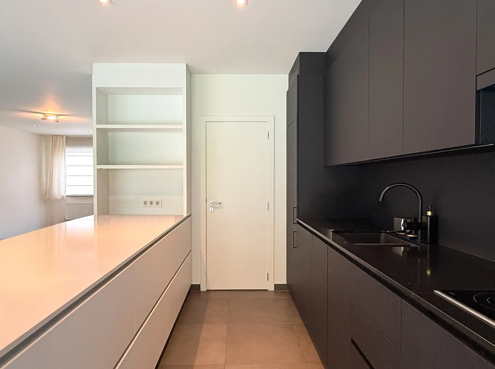 Rustig gelegen woning met 3 slaapkamers, dressing, bureau, tuin en garage foto 4