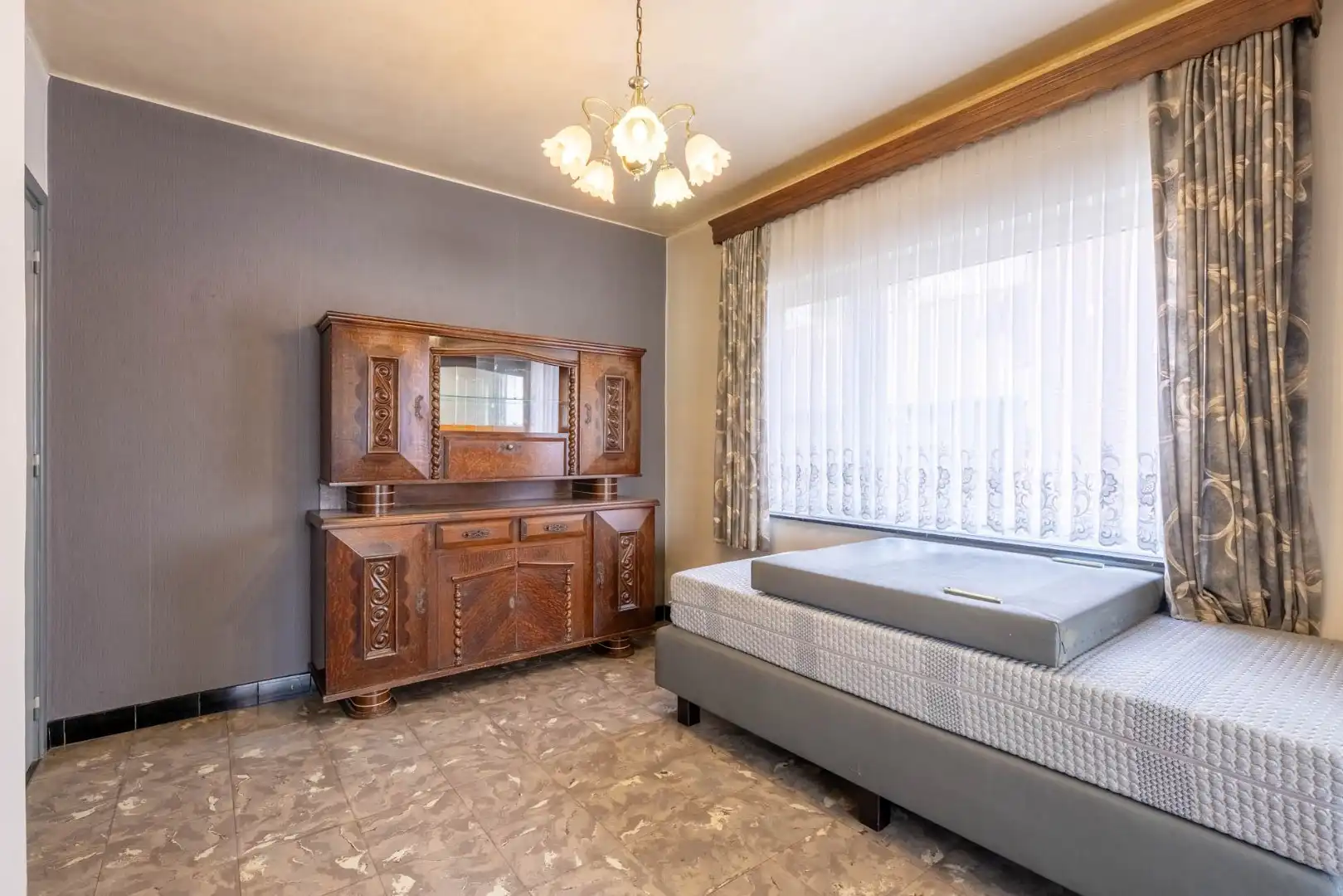 Charmante, te renoveren woning op een perceel van 9a14ca met ruime garage in achtertuin!  foto 12