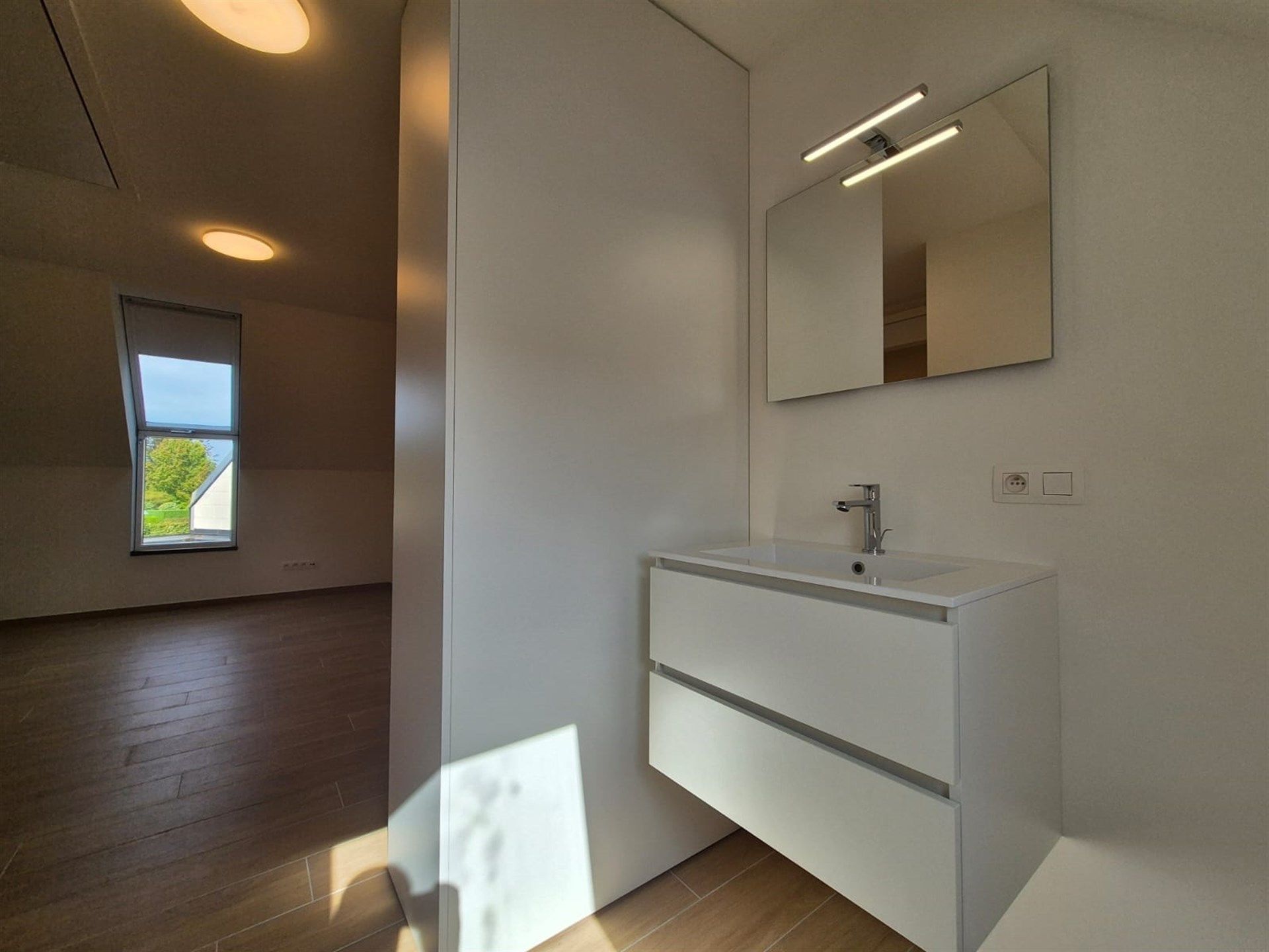Moderne en energiezuinige nieuwbouwwoning met 2 slaapkamers en koer. foto 27