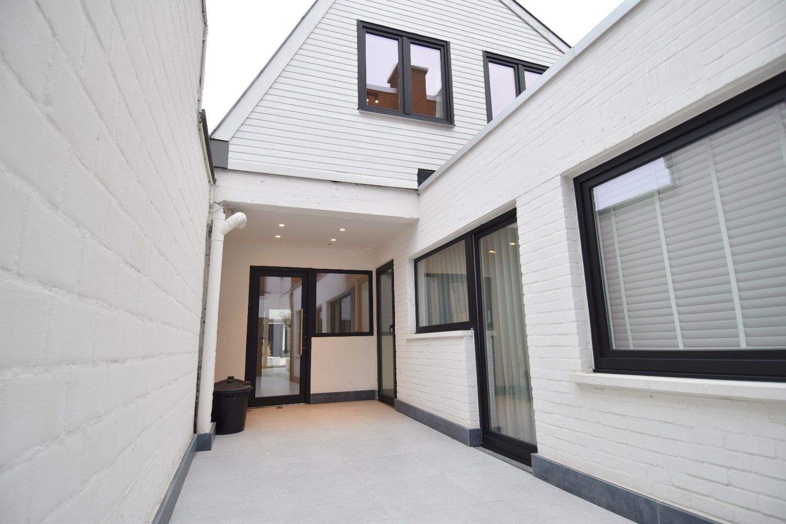 Gerenoveerde woning met tuin en 3 slaapkamers in Kortrijk foto 13