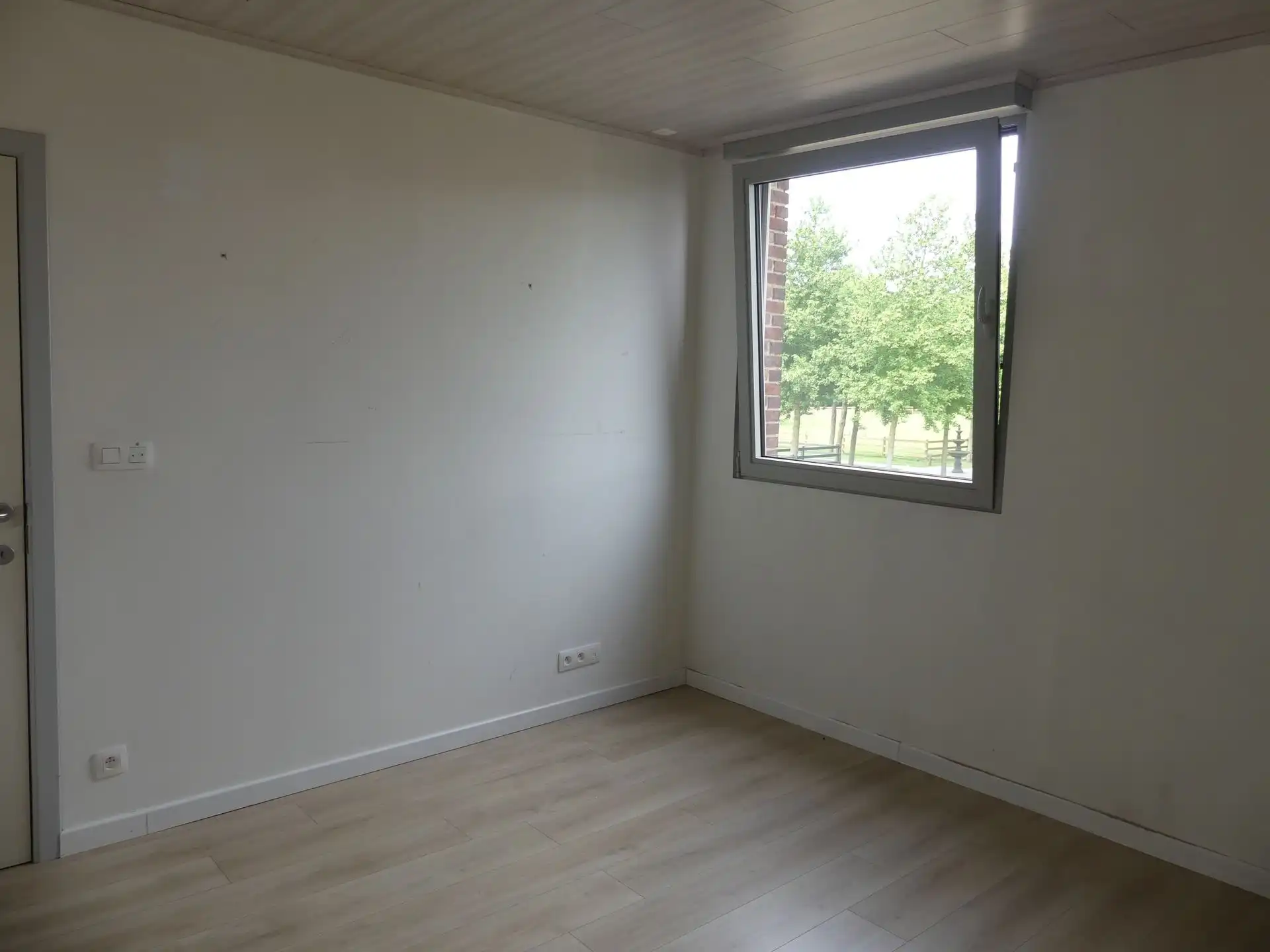 Instapklare gezinswoning met 3 slaapkamers en garage! foto 13