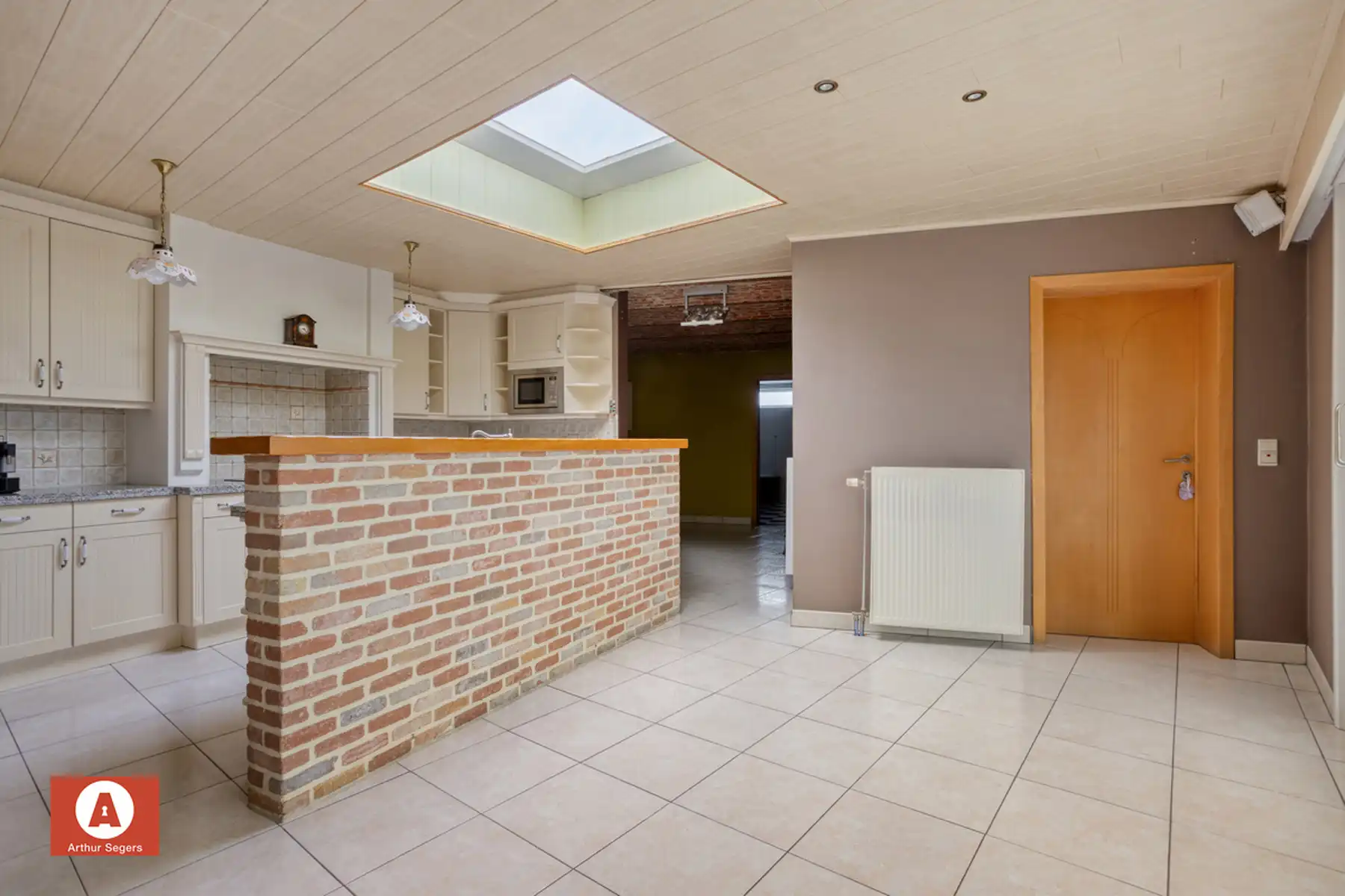 Instapklare HOB met oprit & dubbele garage met zolder. foto 4