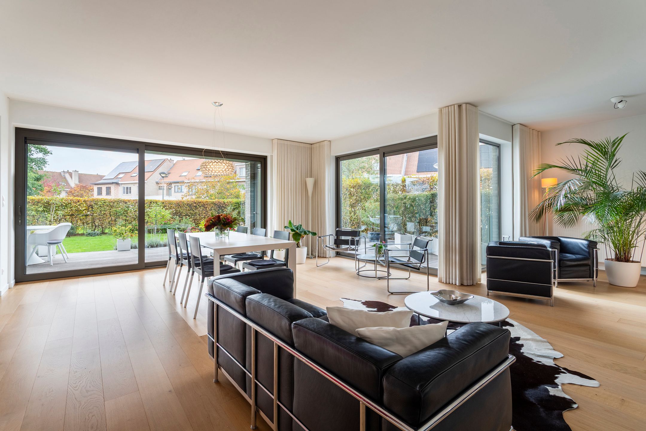 licht gelijkvloersappartement met 3 slpks en riante tuin foto {{pictureIndex}}