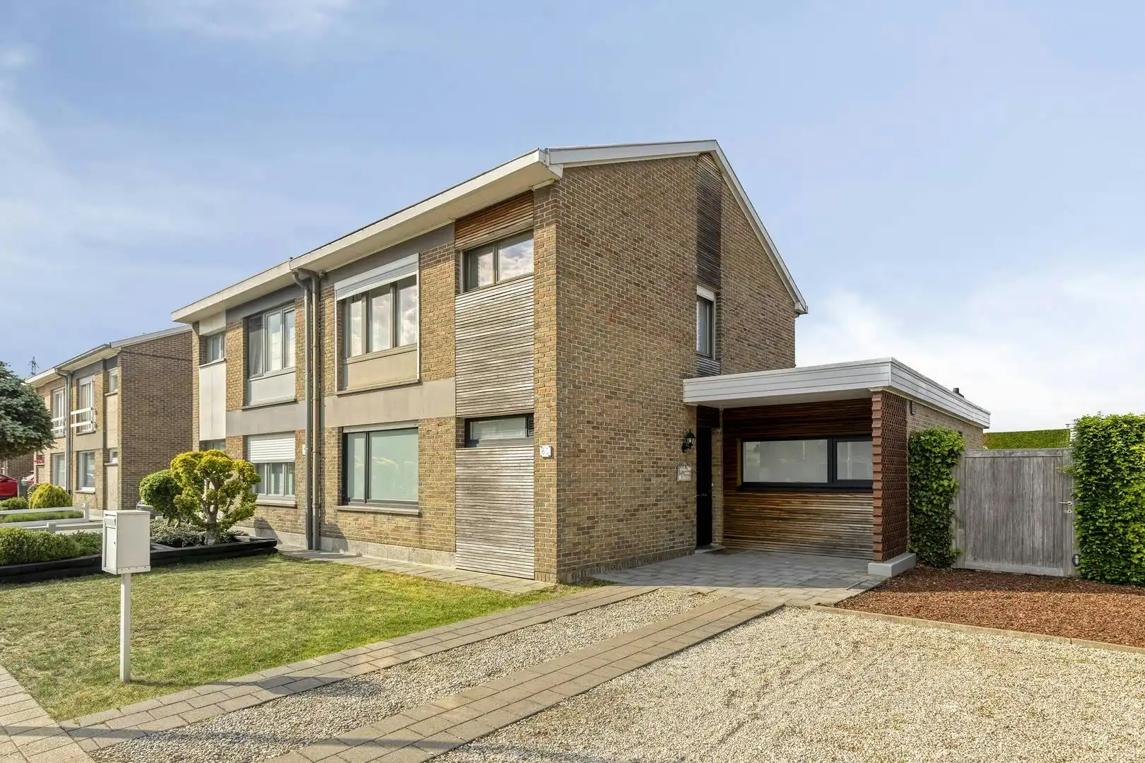 Instapklaar halfopen huis met 3 kamers te koop in Wielsbeke foto 2