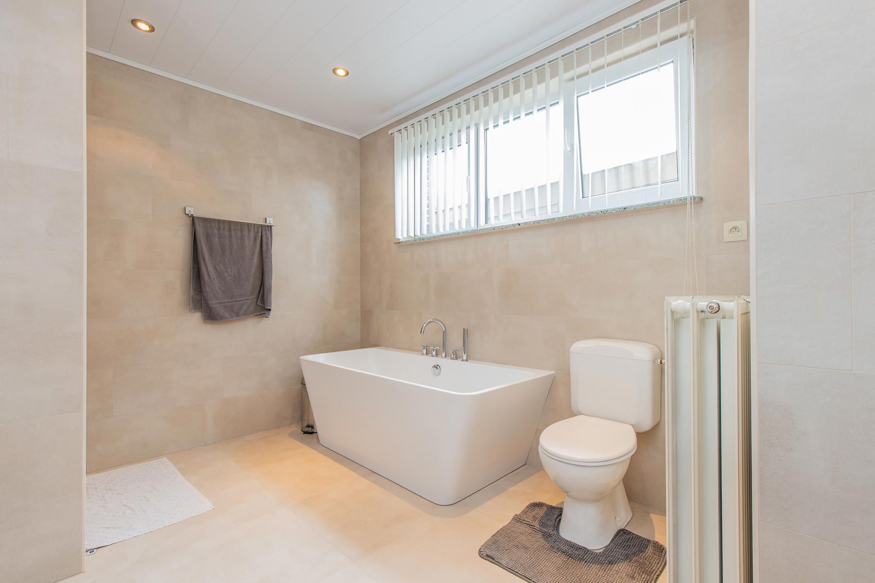 BORSBEKE - Gerenoveerde woning met garage en tuin. foto 9