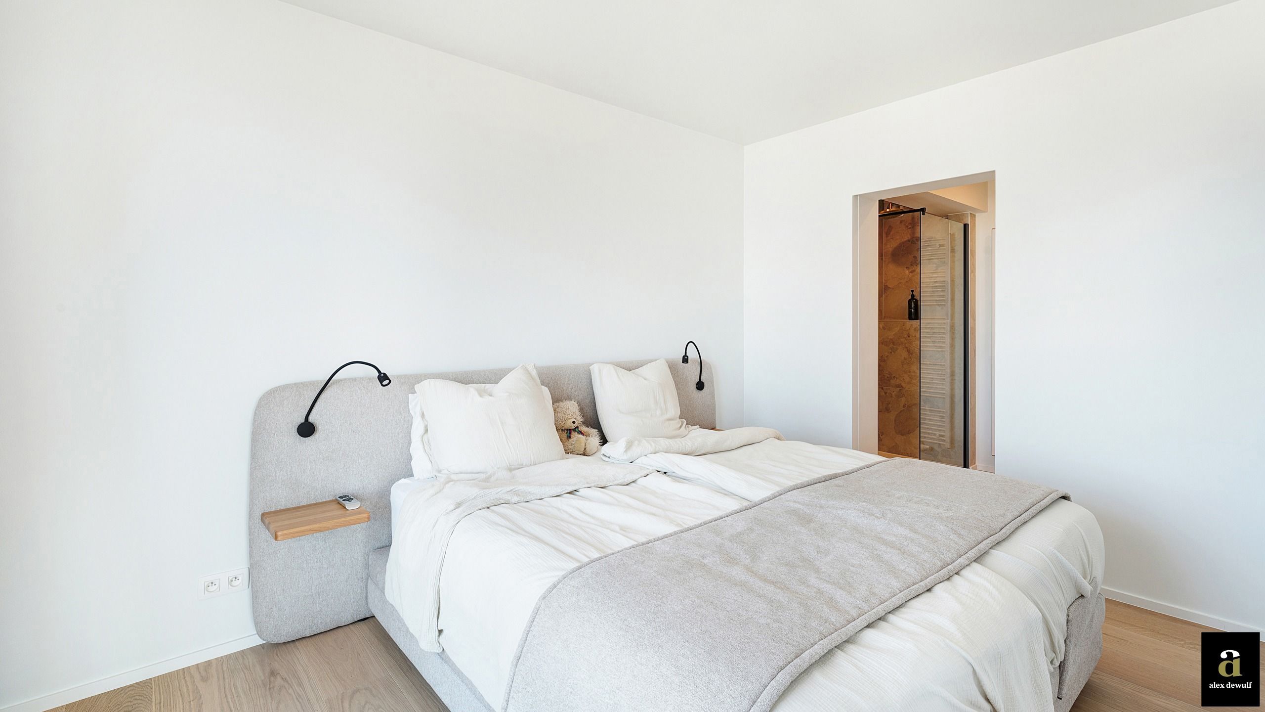 Instapklaar appartement op de Zeedijk in een mooi hoekgebouw foto 20