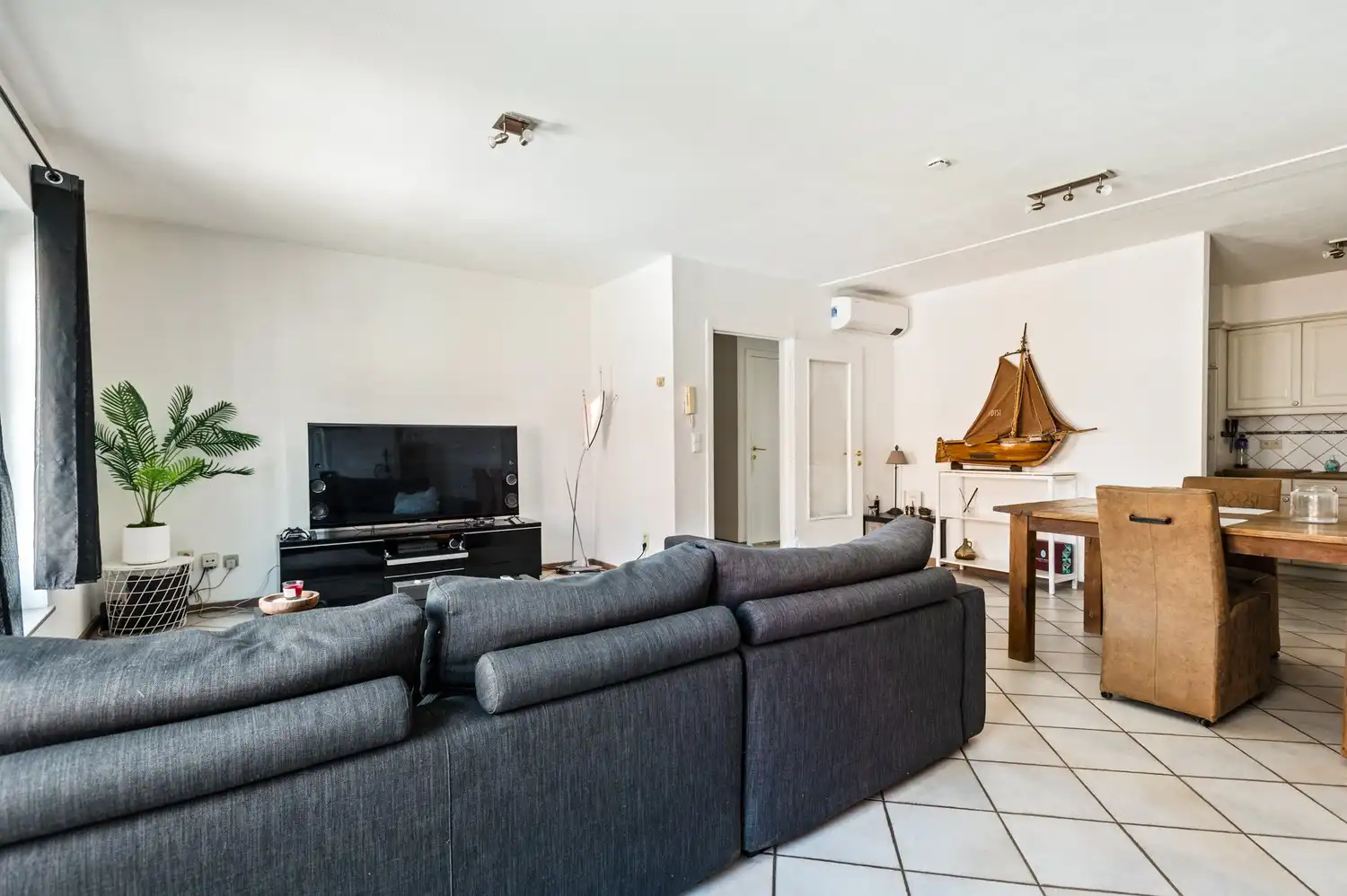 Ruim appartement (94 m²) met twee slaapkamers in het centrum van Broechem! foto 4