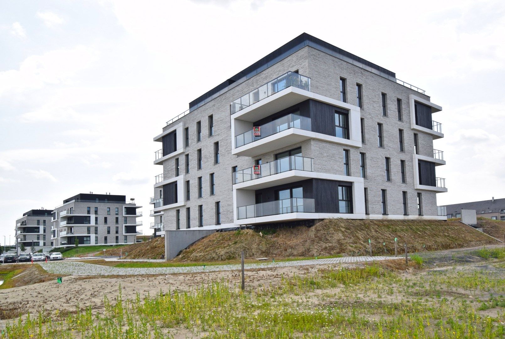 RUSTIG GELEGEN INSTAPKLAAR NIEUWBOUW APPARTEMENT foto {{pictureIndex}}