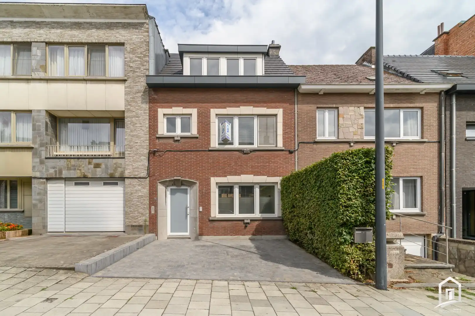 Ideaal gelegen, ruime gezinswoning nabij stadspark foto {{pictureIndex}}