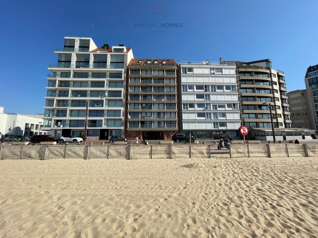 Prachtig gerenoveerd appartement met frontaal zeezicht op het Albertstrand nabij het Grand Casino Knokke. foto 2