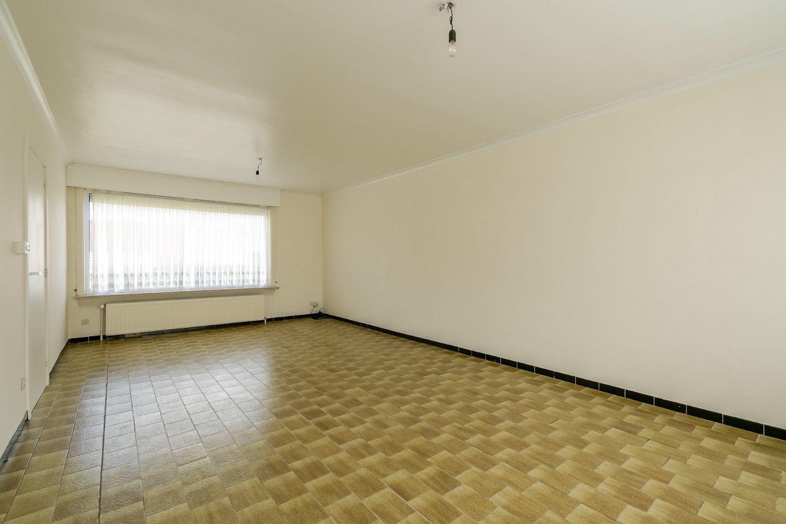 Alleenstaande woning in het centrum van Torhout! foto 3